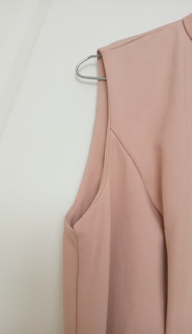 Bej Kemerli Uzun Kolsuz Elbise - Görsel 3