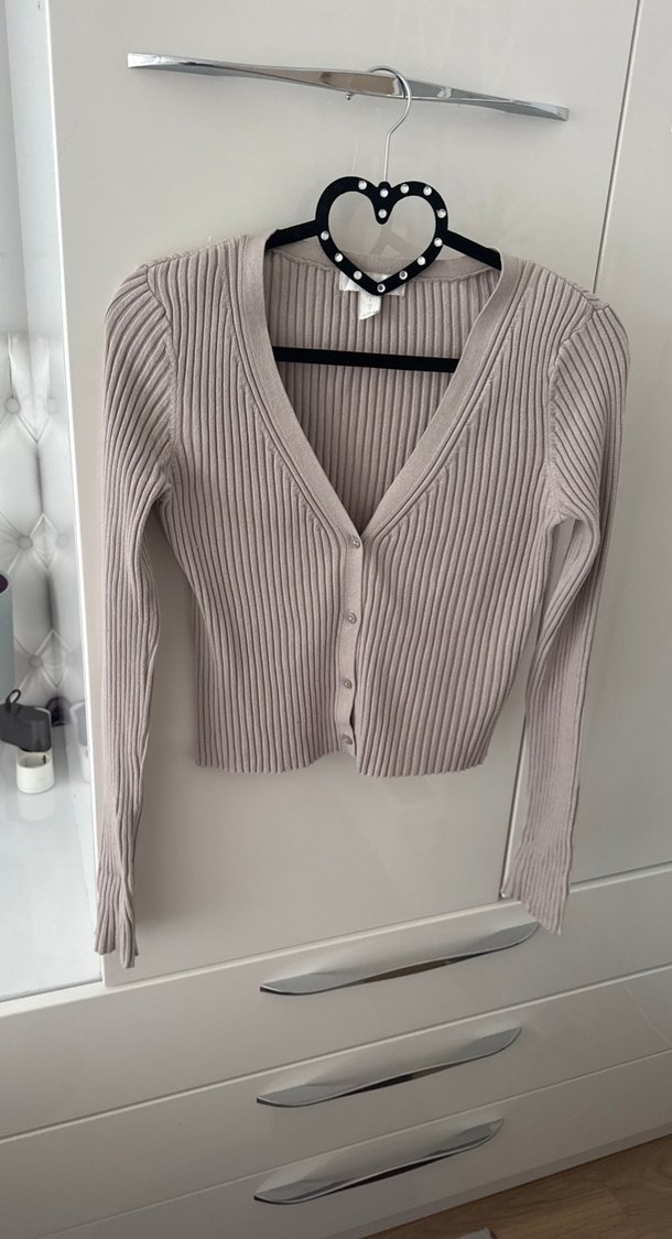 Bej V Yaka Düğmeli İnce Triko Hırka - Görsel 2