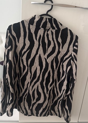 Gri Zebra Desenli Kadın Bluz - Görsel 4