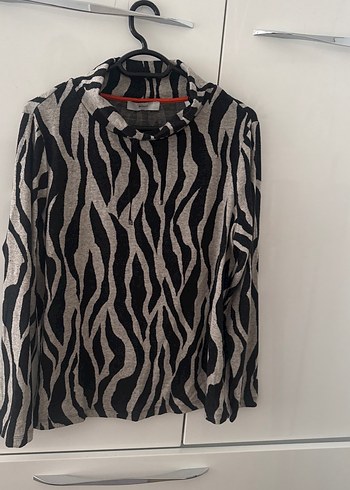 Gri Zebra Desenli Kadın Bluz - Görsel 2