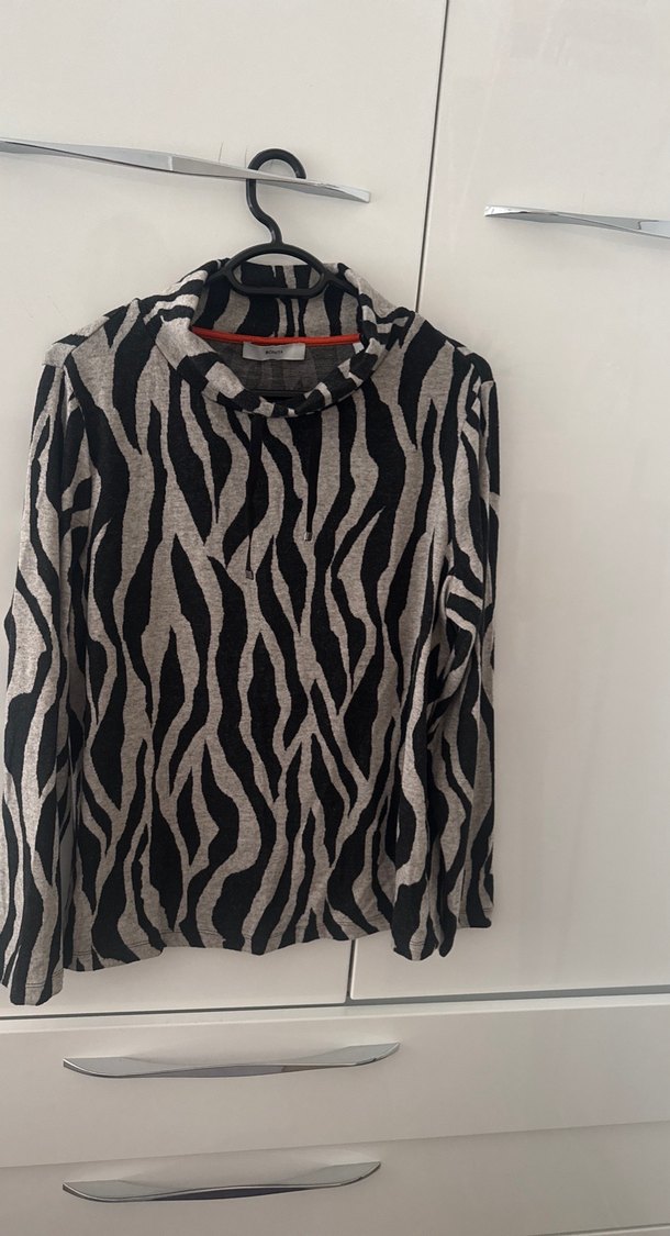 Gri Zebra Desenli Kadın Bluz - Görsel 2