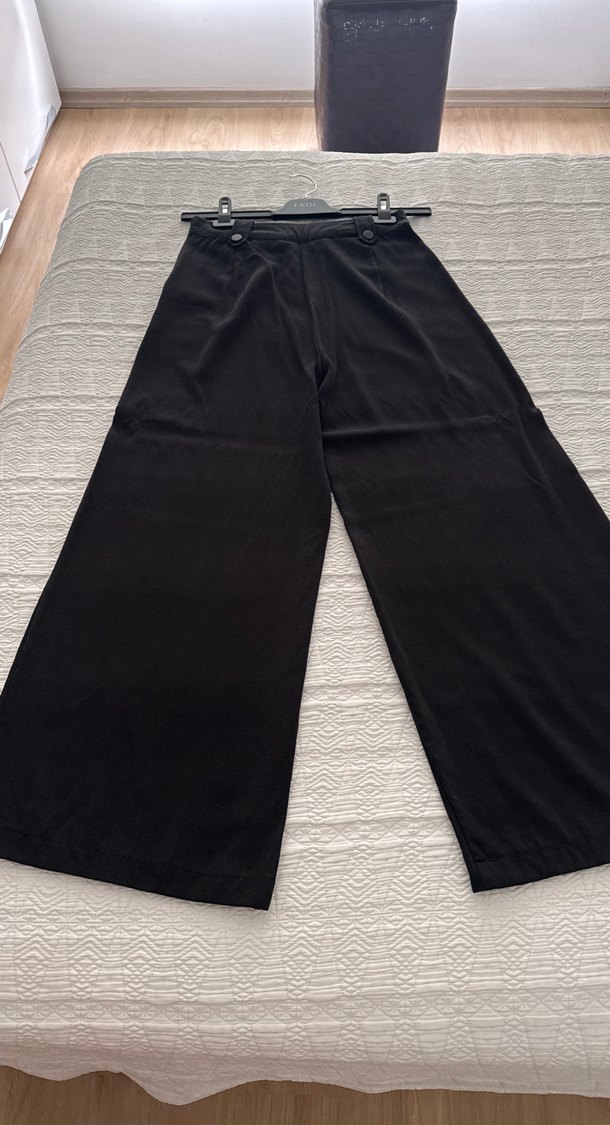 Siyah Bol Kesim Kemerli Kadın Kumaş Pantolon - Görsel 3