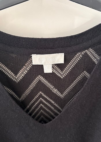Siyah Nakışlı V Yaka Triko Bluz - Görsel 2