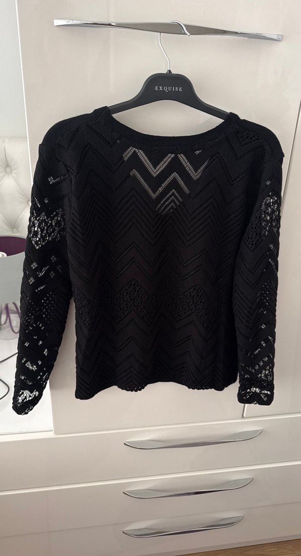 Siyah Nakışlı V Yaka Triko Bluz - Görsel 3