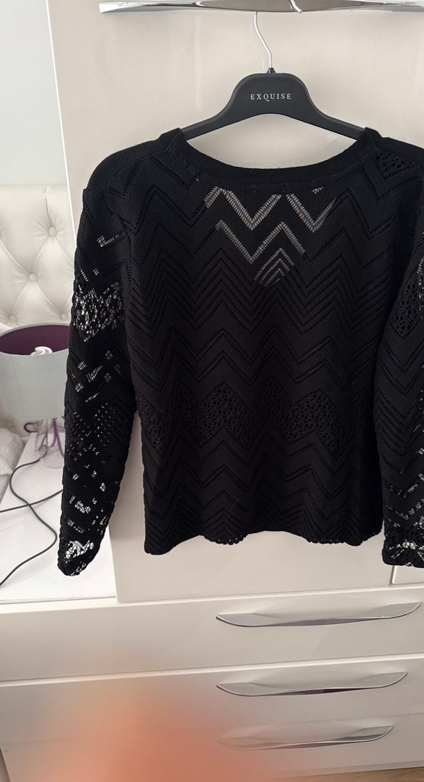 Siyah Nakışlı V Yaka Triko Bluz - Görsel 4