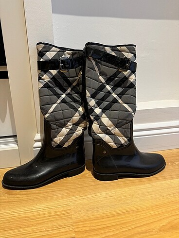 38 Beden Burberry Çizme