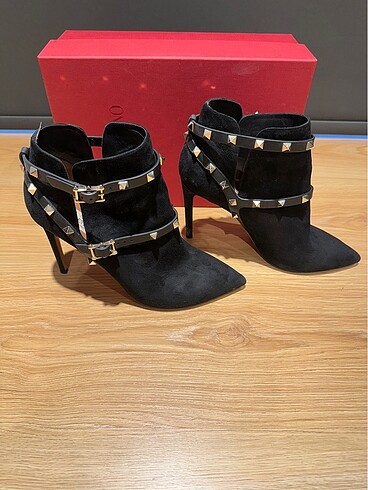Valentino Rockstud Topuklu Bot