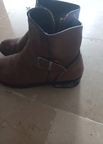 Kemer Detaylı Kahverengi Deri Kadın Bot - Görsel 3