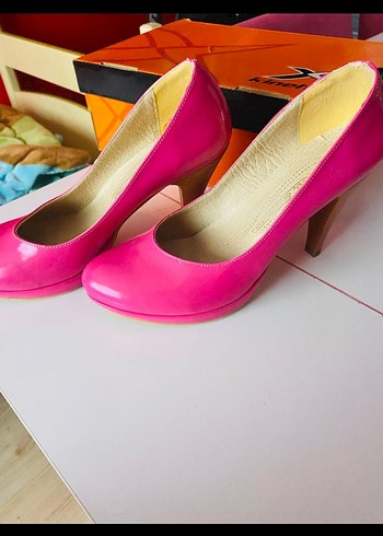 Kadın Parlak Pembe Stiletto Topuklu Ayakkabı - Görsel 3