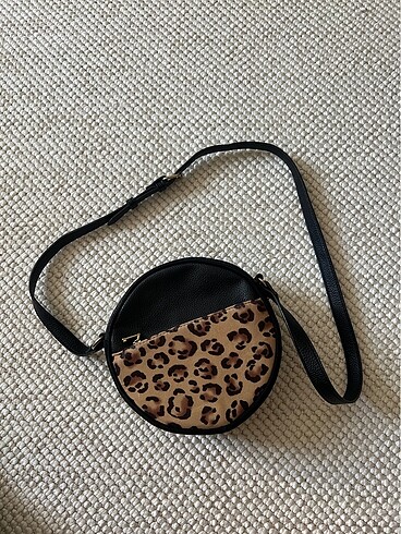 HM ÇAPRAZ ÇANTA LEOPAR DESENLİ