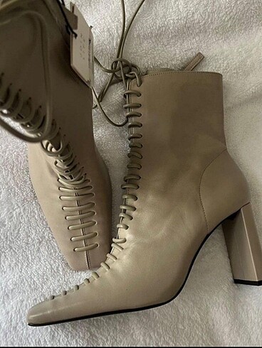 40 Beden gri Renk SIFIR ZARA BAĞCIKLI FERMUARLIDERİ BOT 10cm topuk