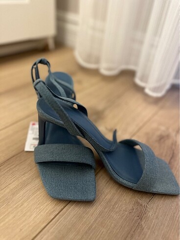 STRADİVARİUS JEAN TOPUKLU SANDALET