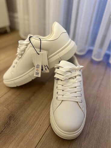ZARA UNISEX SKECHERS