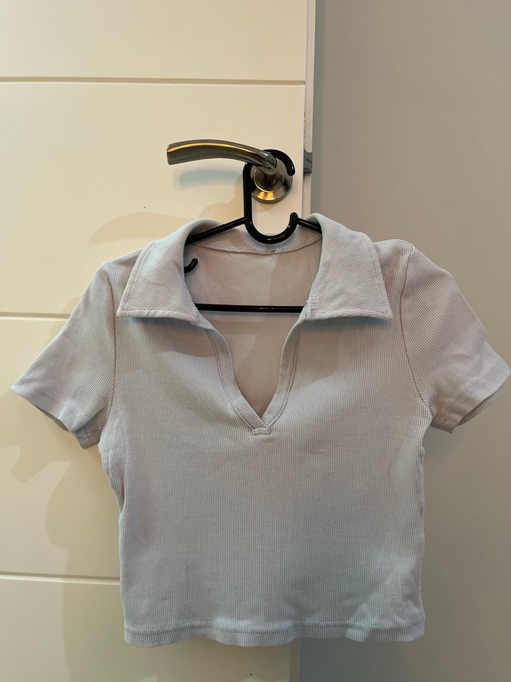 Kısa kollu crop bluz - Görsel 2