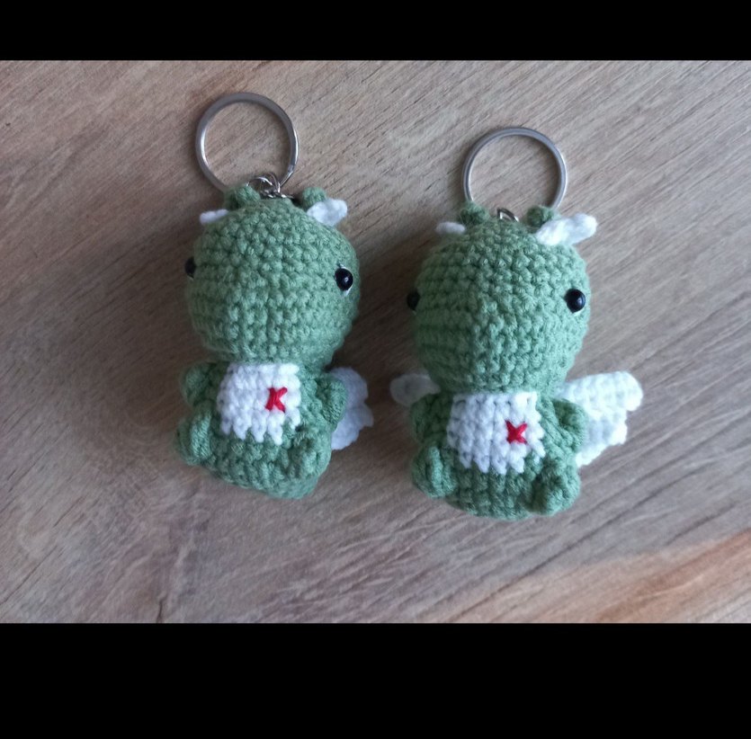 Yeşil Örgü Melek Dinozor Anahtarlık sipariş ile hazırlanır - Görsel 2