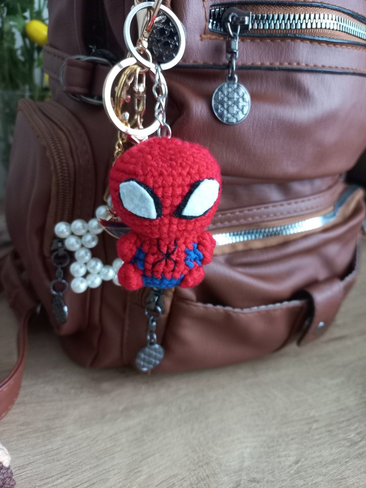 Kırmızı Örgü Örümcek Adam Anahtarlık - Görsel 4