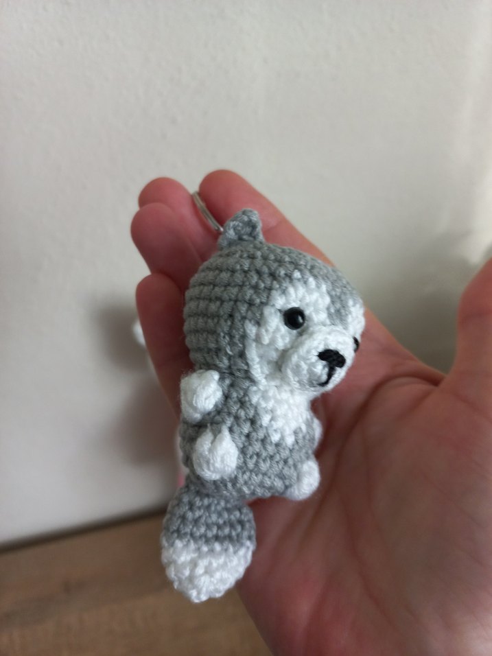 Gri Örgü Kurt Anahtarlık - Görsel 2