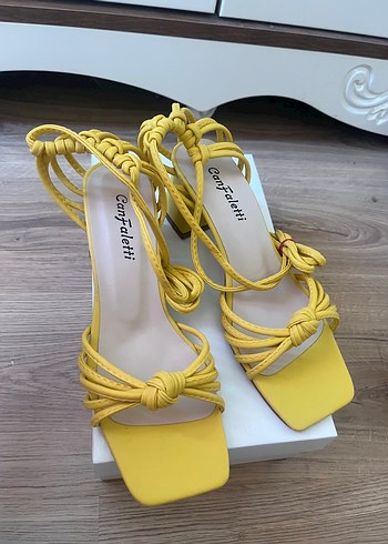 39 Beden sarı Renk Sarı Laced Stiletto Yılan Desenli Kadın Sandalet