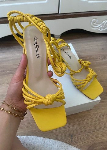 Sarı Laced Stiletto Yılan Desenli Kadın Sandalet
