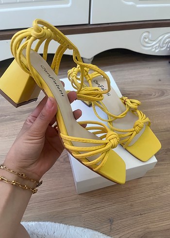 Diğer Sarı Laced Stiletto Yılan Desenli Kadın Sandalet
