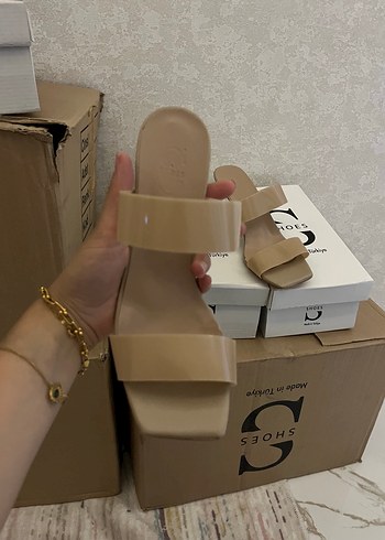Bej Minimalist Topuklu Kadın Terlik