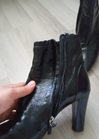 Zara Siyah Deri Stiletto Topuklu Kadın Bot