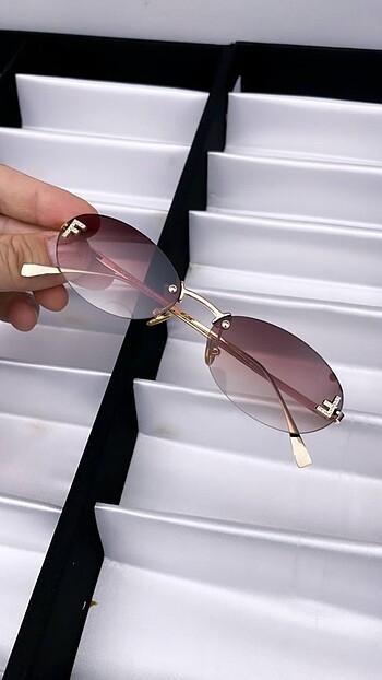 - FENDİ - GüNeŞ GöZLüĞü uV4oo KRiSTaL CaM KuTuLu ANıNDa KaRGo