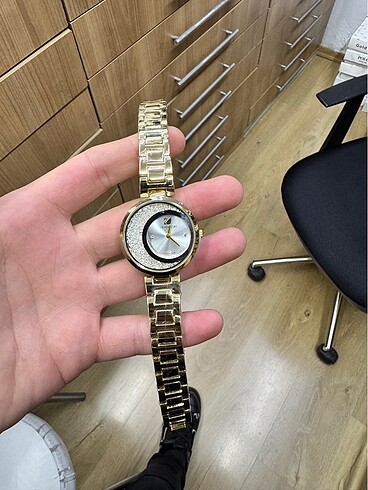 SWAROVSKI ÇELIK PASLANMAZ RENK KARARMAZ 5 YIL GARANTI MAGAZALA
