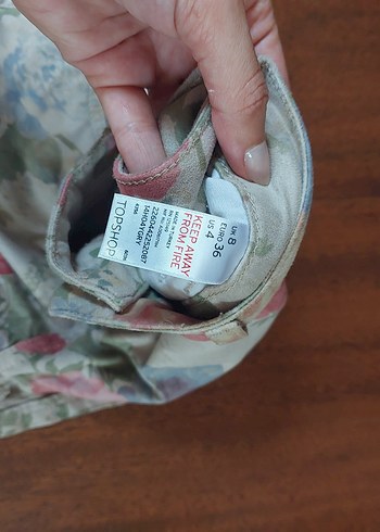 36 Beden çeşitli Renk Çiçek Desenli Bej Mini Şort
