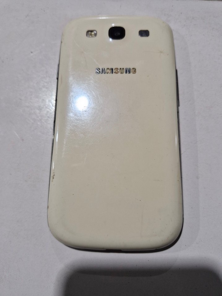 Samsung telefon bataryası şişik parça niyetine - Görsel 2