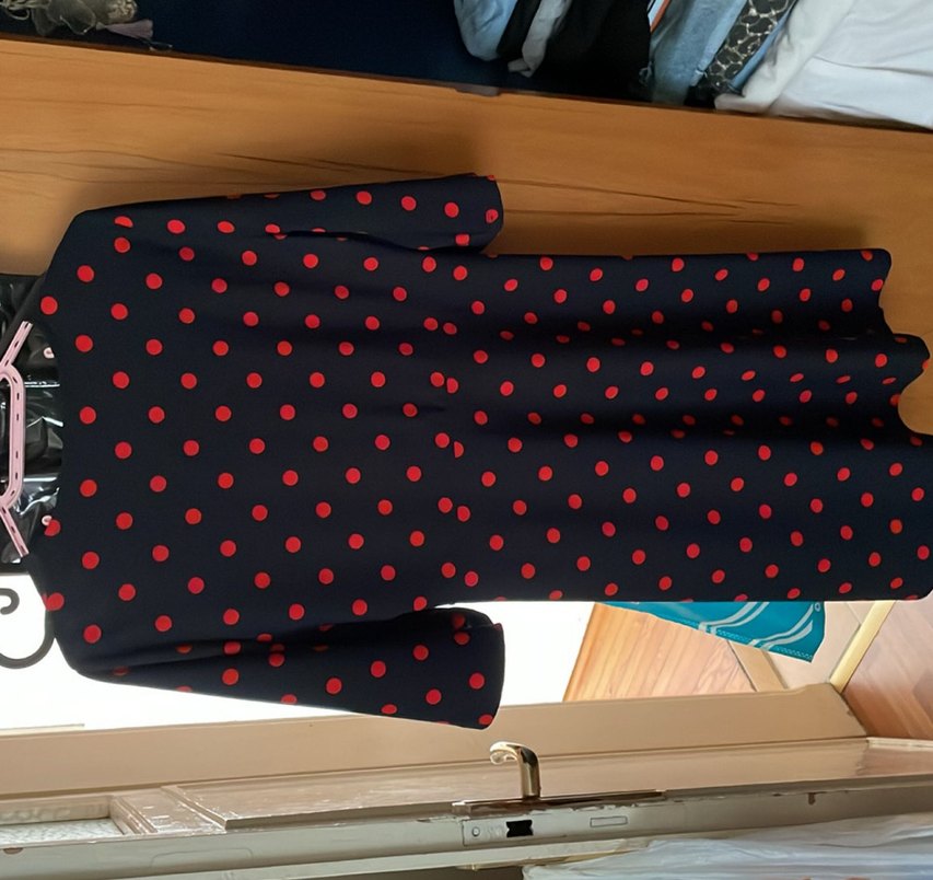 Kırmızı Puantiyeli diz üstü elbise - Görsel 2