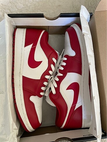 Air jordan low red