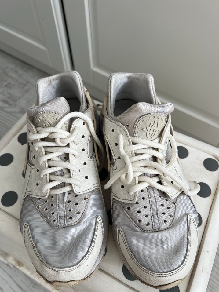 NİKE AİR HUARACHE KADIN SPOR AYAKKABI - Görsel 2