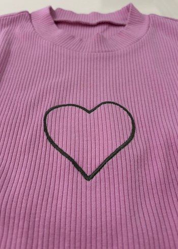 Pembe Kalp Detaylı Tişört - Görsel 3