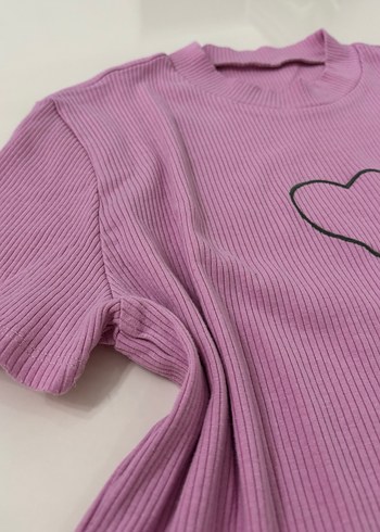 Pembe Kalp Detaylı Tişört - Görsel 5