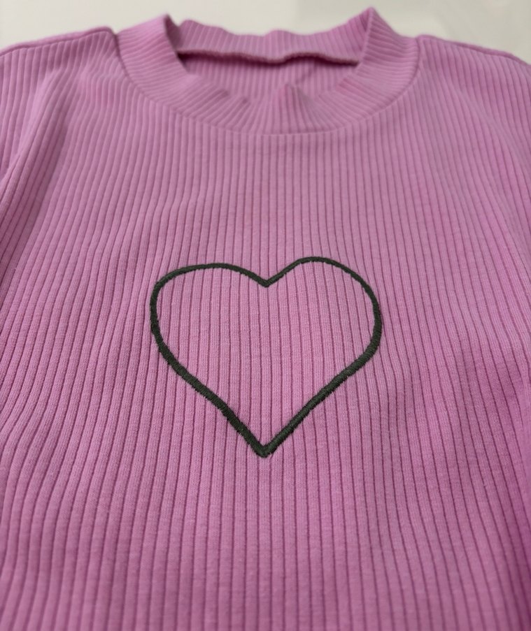 Pembe Kalp Detaylı Tişört - Görsel 3