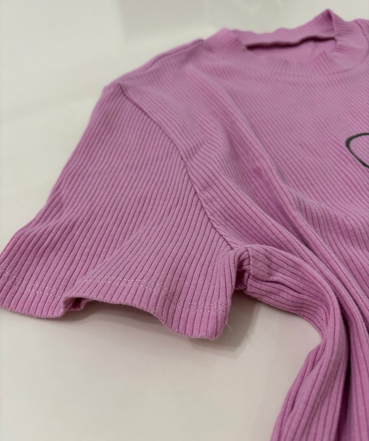 Pembe Kalp Detaylı Tişört - Görsel 4