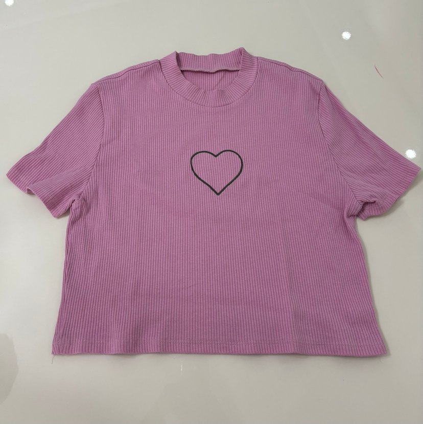 Pembe Kalp Detaylı Tişört - Görsel 2