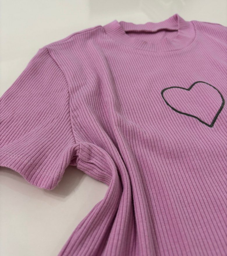 Pembe Kalp Detaylı Tişört - Görsel 5
