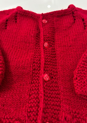 Kırmızı Örgü Bebek Hırkası - Görsel 2