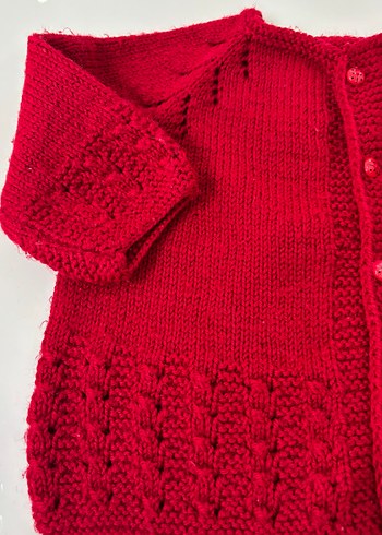 Kırmızı Örgü Bebek Hırkası - Görsel 3