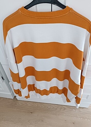 diğer Beden Mavi marka beyaz turuncu çizgili sweatshirt 