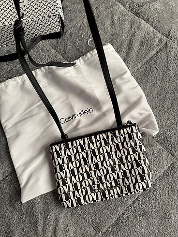 CALVIN KLEIN LOVE ÇANTA