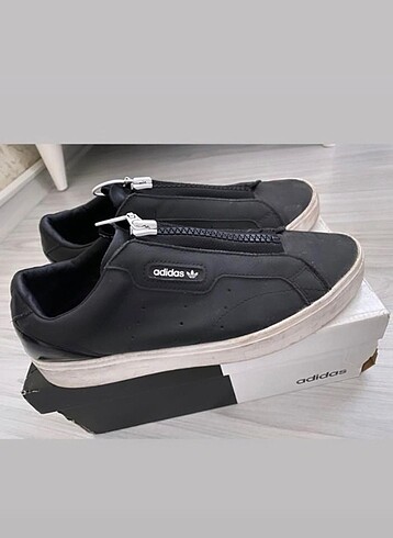 39 Beden siyah Renk Adidas ayakkabı
