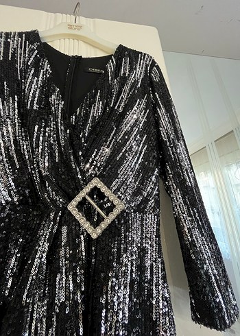 Siyahlı gümüslü payet abiye elbise - Görsel 2