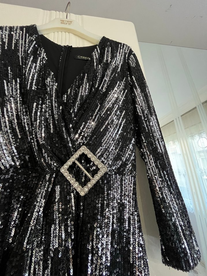 Siyahlı gümüslü payet abiye elbise - Görsel 2