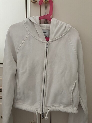 Bershka beyaz kapüşonlu crop