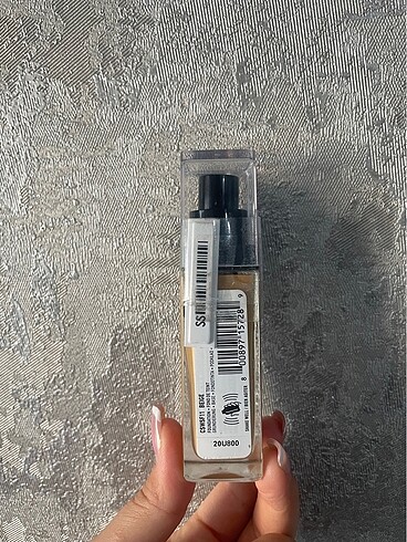 Beden NYX FULL COVERAGE FOUNDATION - BEIGE