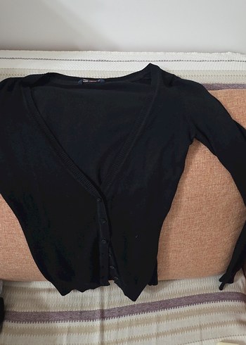 Bershka Siyah Düğmeli V Yaka Kadın Hırka