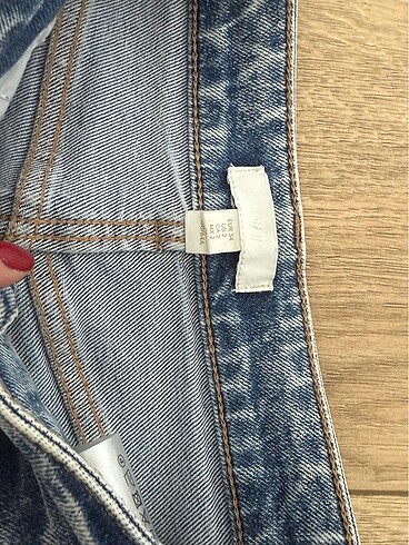 34 Beden mavi Renk H&M paça detaylı jean